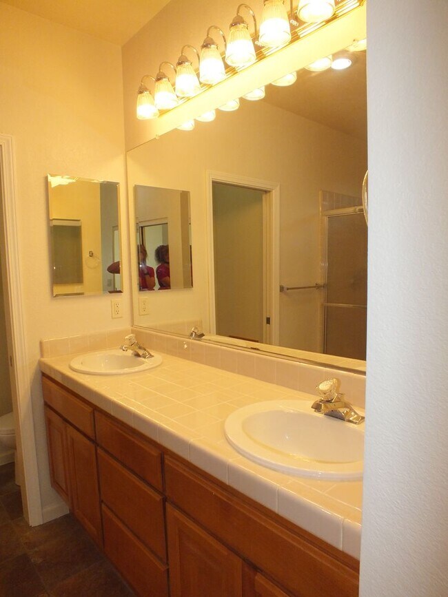 Building Photo - 3/2 Folsom Broadstone Village with outdoor...
