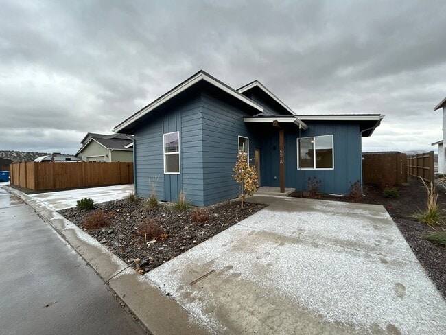 Primary Photo - Single Level 1 Bedroom / 1 Bathroom Home