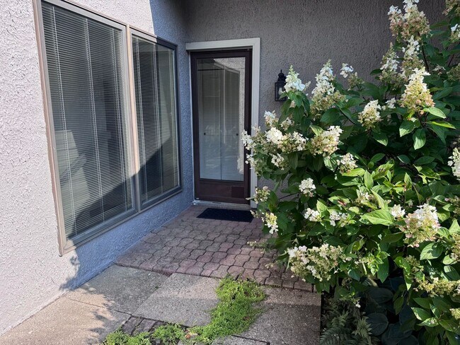 Building Photo - Historical Duplex - Spacious 3 Bedroom, 2.5 Bath Duplex with fenced in private patio.