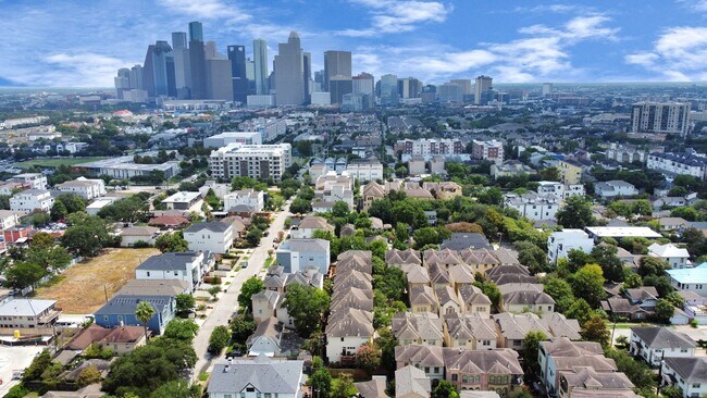Primary Photo - 584 Bomar St
