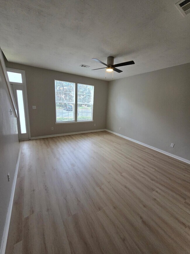 Building Photo - 3400 Old Bainbridge Rd