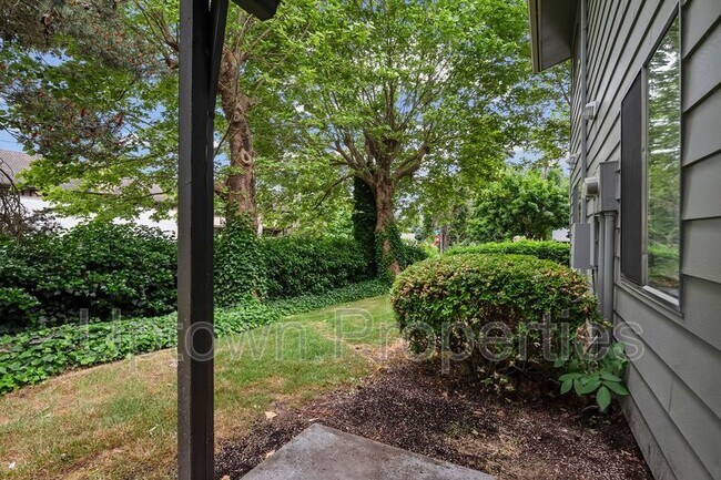 Building Photo - 5660 SW 180th Ave