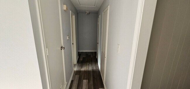 Building Photo - 1401 E Sherman Dr