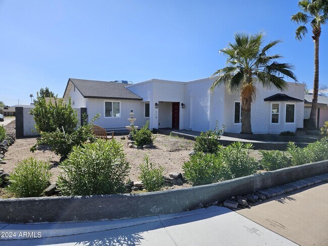 Building Photo - 719 W Morrow Dr