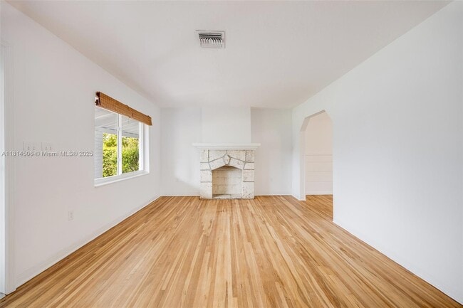 Building Photo - 385 NE 117th St