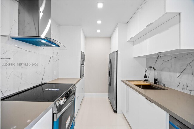Building Photo - 20379 W Country Club Dr