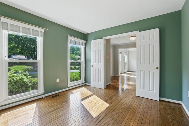 Building Photo - 14720 Peachwood Dr