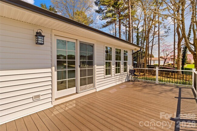 Building Photo - 118 Revere Dr
