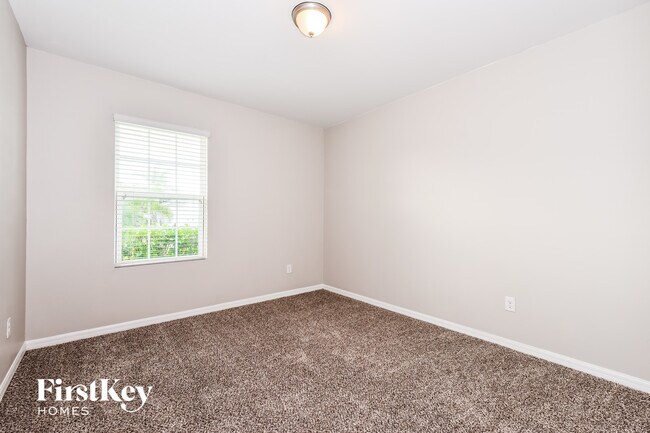 Building Photo - 1143 SW 47th St