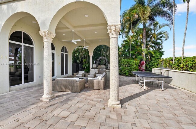 Building Photo - 9597 Bridgebrook Dr