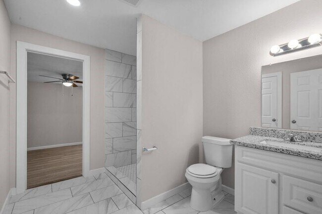Building Photo - 10118 Norvic St