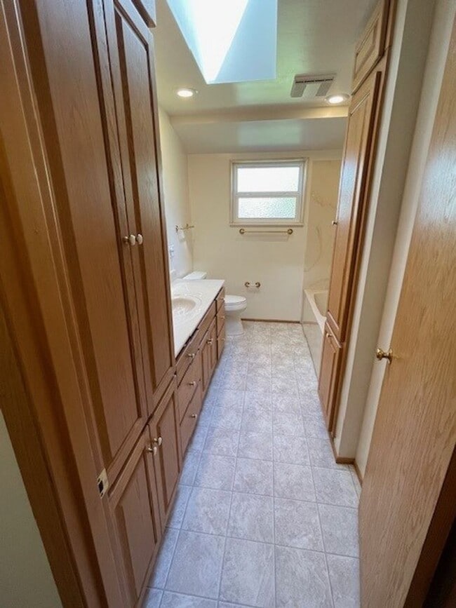 Building Photo - Edmonds View Home