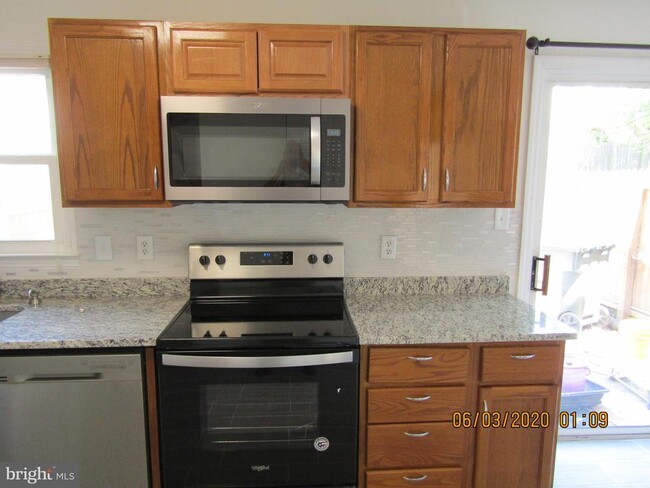 Building Photo - 4158 Hamlin Ct