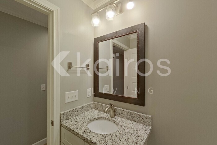 Building Photo - 93 Old Orchard Rd