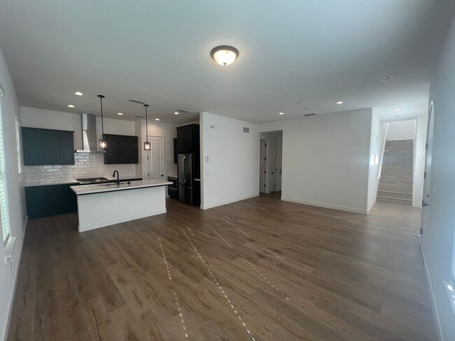 Building Photo - 4 Bed / 3 Bath | Crocker Village Home Available Now