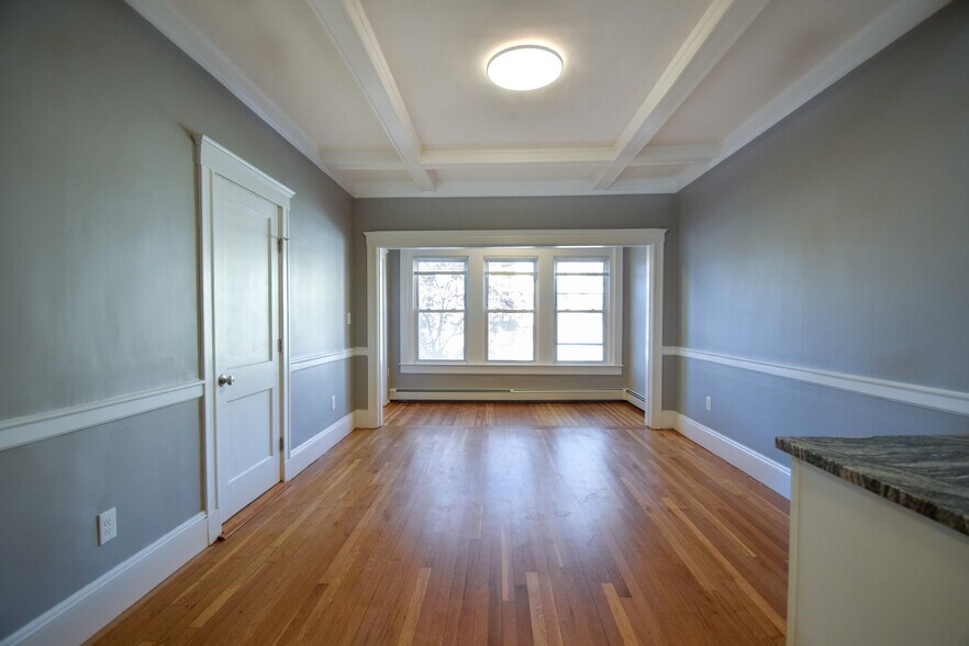 Building Photo - 142 Sutherland Rd