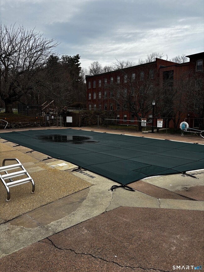 Building Photo - 222 Williams St E