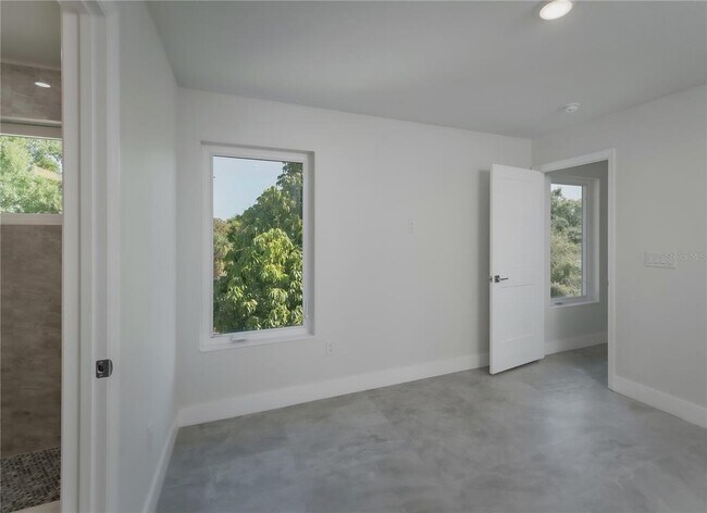 Building Photo - 310 Hibiscus St