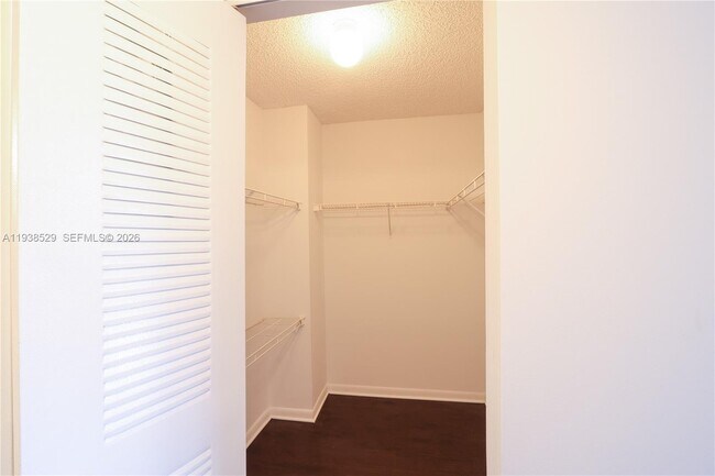 Building Photo - 520 SE 5 Ave