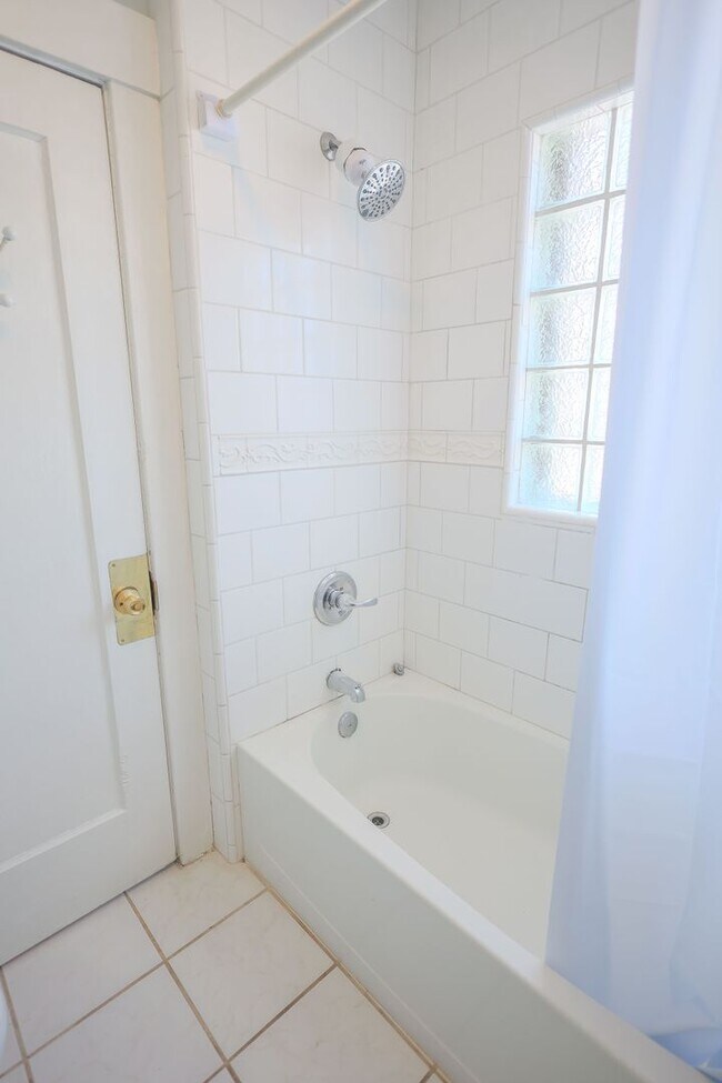 Building Photo - 317 N Santa Rita Ave