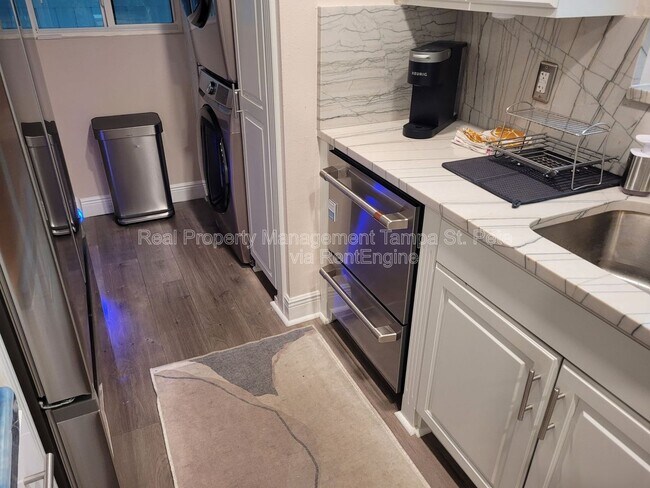 Building Photo - 823 Bahia Del Sol Dr