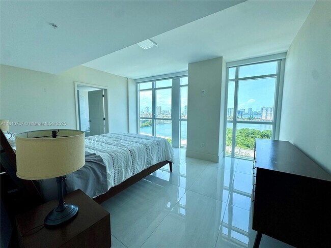 Building Photo - 400 Sunny Isles Blvd