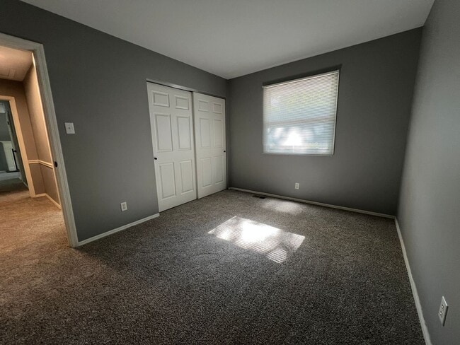 Building Photo - 1685 Lochcrest Dr