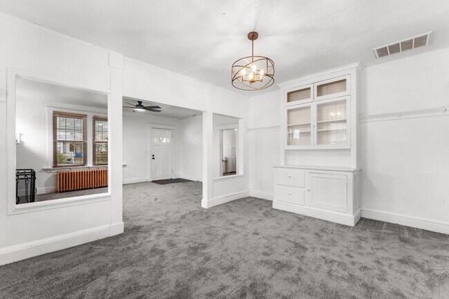 Building Photo - Your Dream Home Awaits in Norfolk!