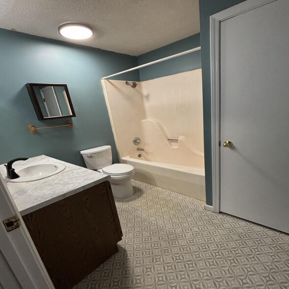 Building Photo - 12965 Rte C