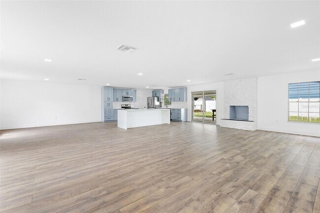 Building Photo - 1862 NE 40th Ct