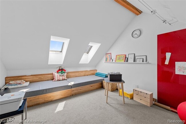 Building Photo - 284 Eliot St