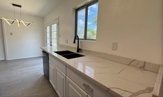 Building Photo - 6205 Aviary Cove