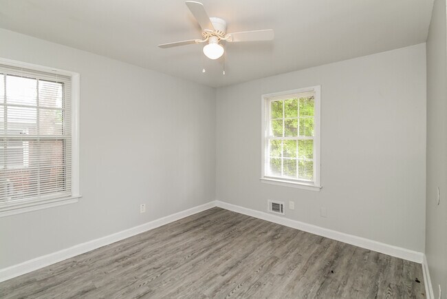 Building Photo - 3 Bedroom in Columbia