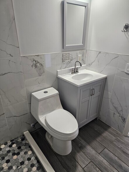 Building Photo - 228 Duncan Ave