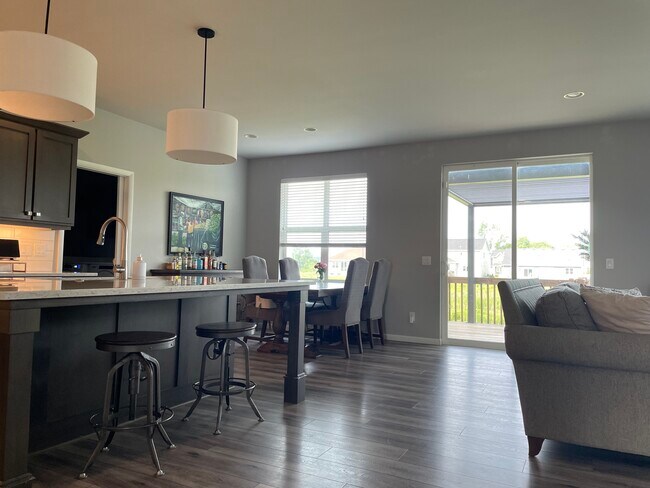 Building Photo - 708 Gingergrass Way