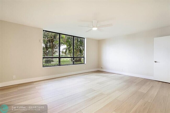 Building Photo - 7186 Promenade Dr