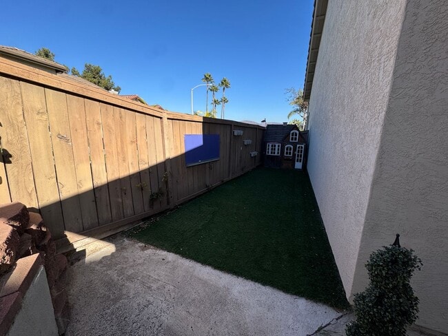 Building Photo - Amazing House For Rent