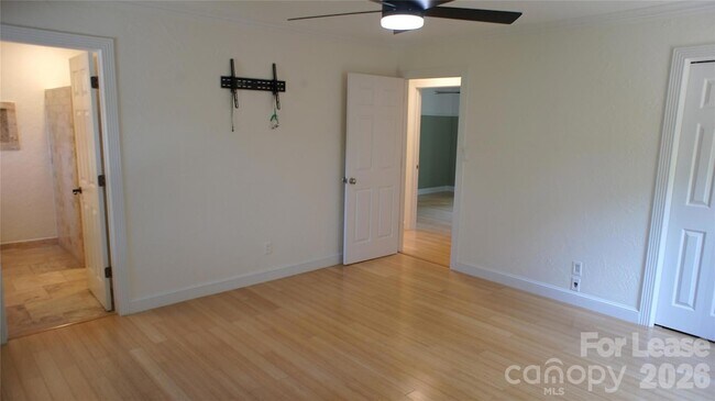 Building Photo - 4400 Woods End Ln