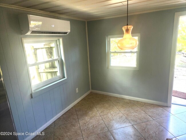 Building Photo - 195 West Ct