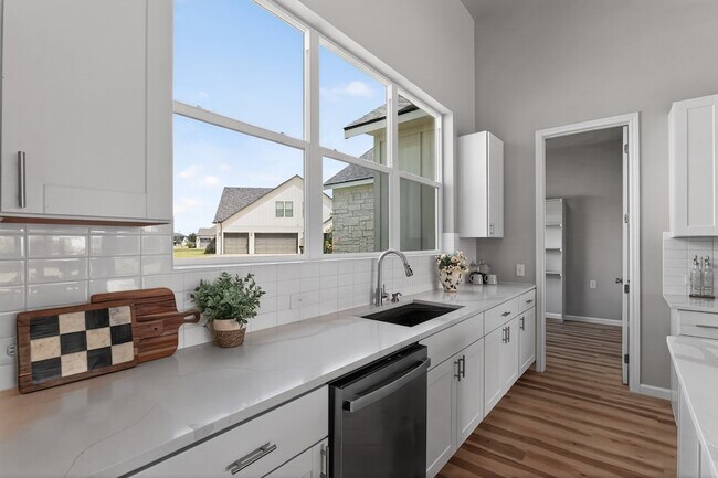 Building Photo - 521 Fox Hl Ct