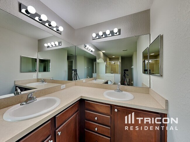 Building Photo - 495 Majestic Gardens Blvd