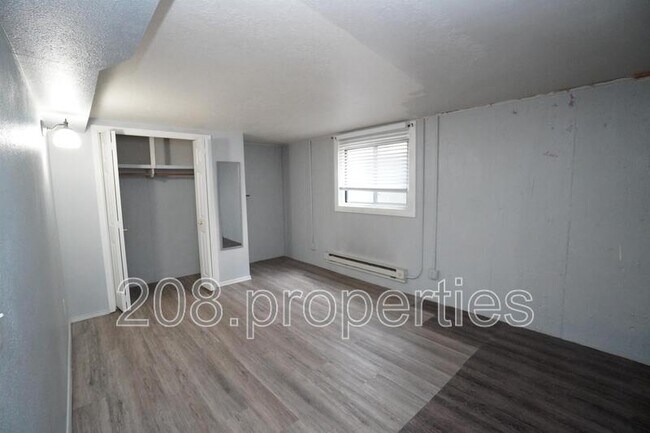 Building Photo - 1229 S Lincoln Ave