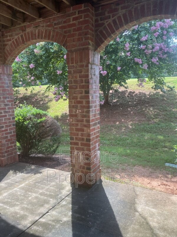 Building Photo - 3005 Imperial Oaks Dr