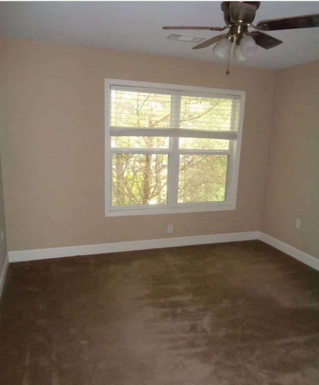 Building Photo - 3 Bed/ 2.5 Bath