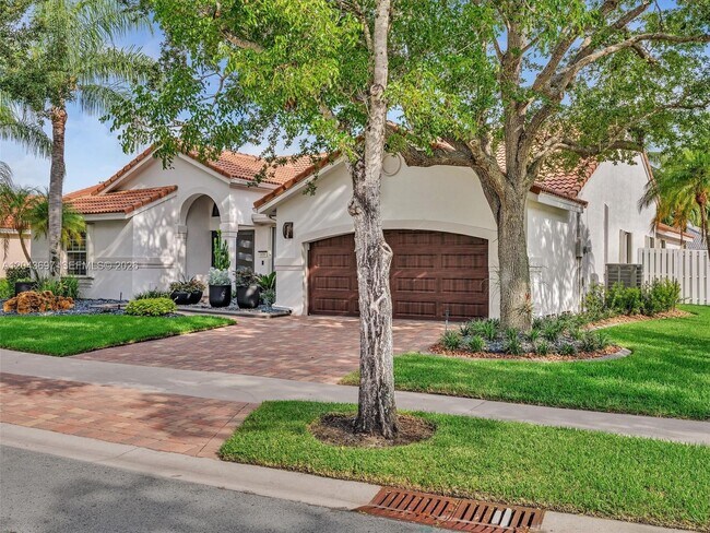 Building Photo - 639 Verona Pl