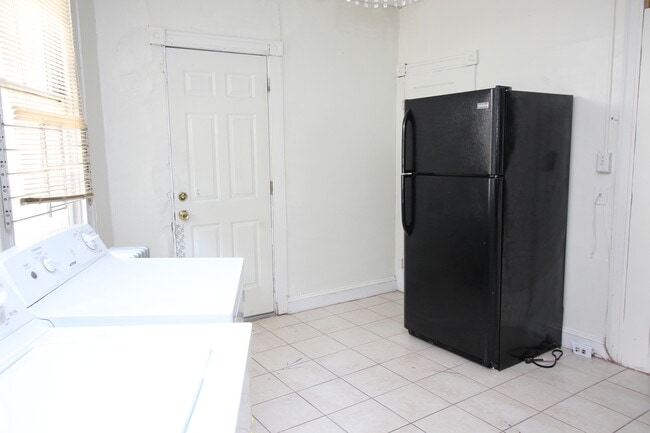Building Photo - Spacious 5BD/1BA Remington Home w/ W/D! Available 8/14