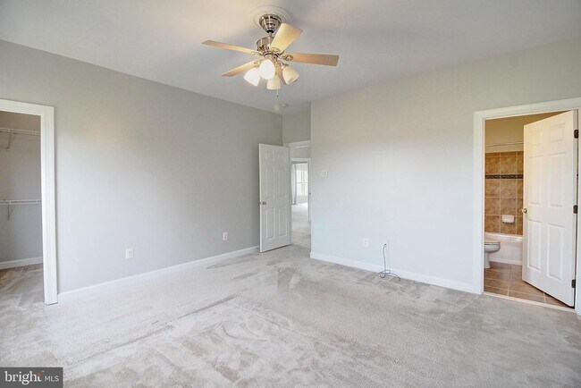 Building Photo - 2150 Chestnut Ln