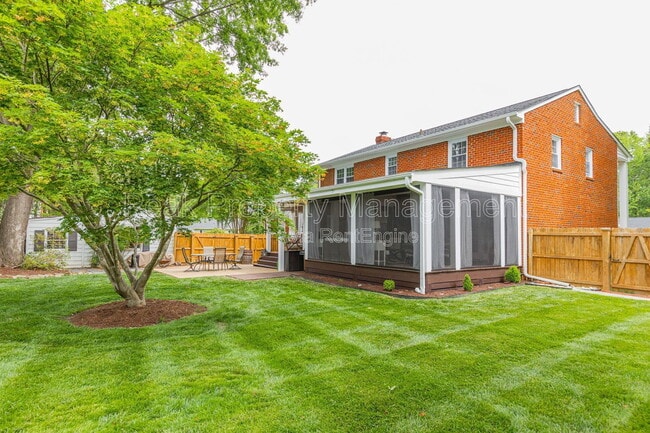 Building Photo - 9133 Robin Ridge Dr