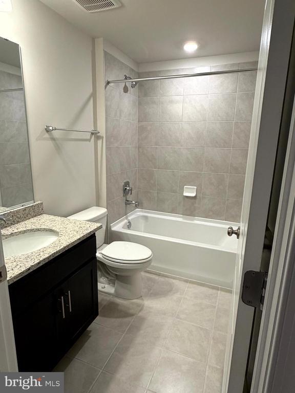 Building Photo - 461 Hanson St