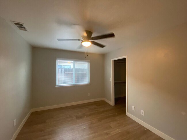 Building Photo - Recently Remodeled 3 BD 2 BA House in a Desirable SW Bakersfield